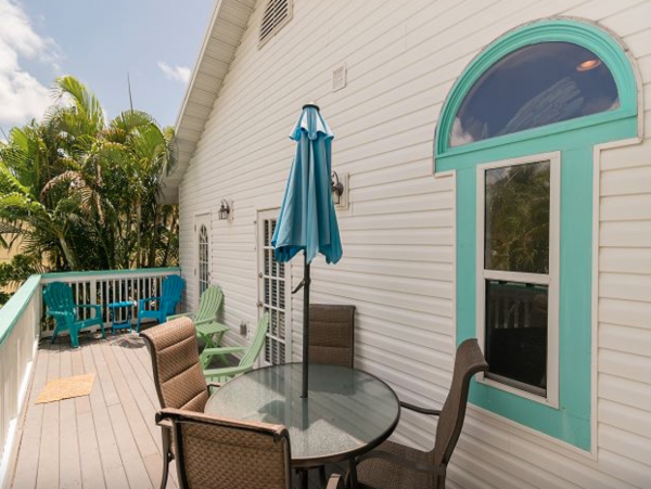 Newly remodeled 3 bed private pool Anna Maria Cottage STEPS TO THE BEACH!